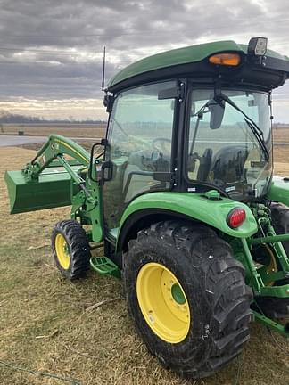 Image of John Deere 3046R equipment image 3