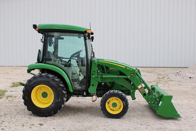 Image of John Deere 3046R equipment image 1