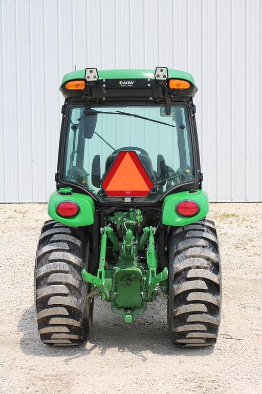 Image of John Deere 3046R equipment image 2