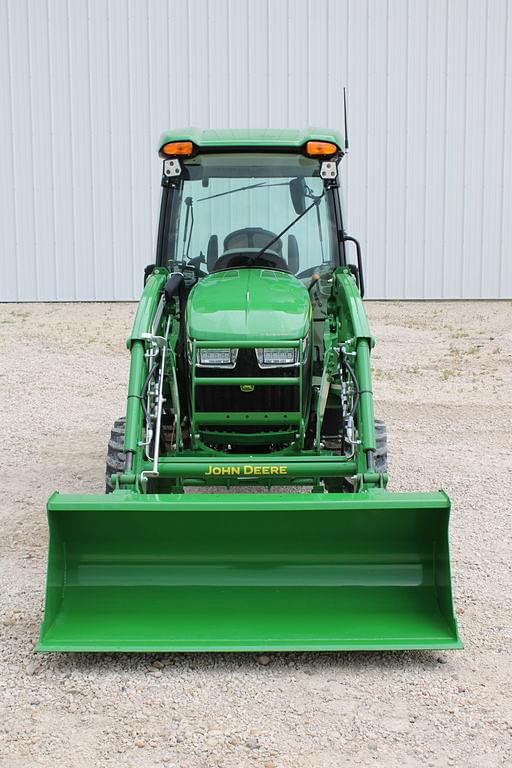 Image of John Deere 3046R equipment image 3