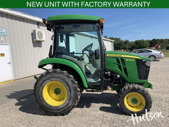 Image of John Deere 3046R equipment image 3