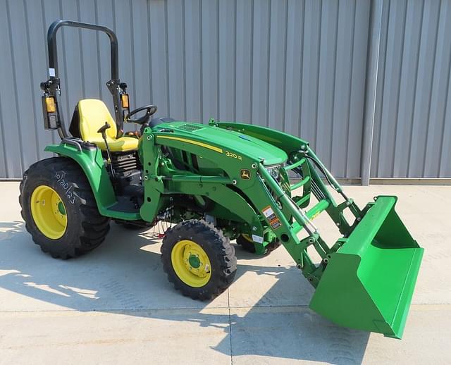 Image of John Deere 3046R equipment image 1