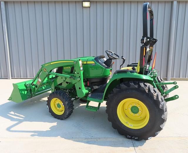 Image of John Deere 3046R equipment image 3