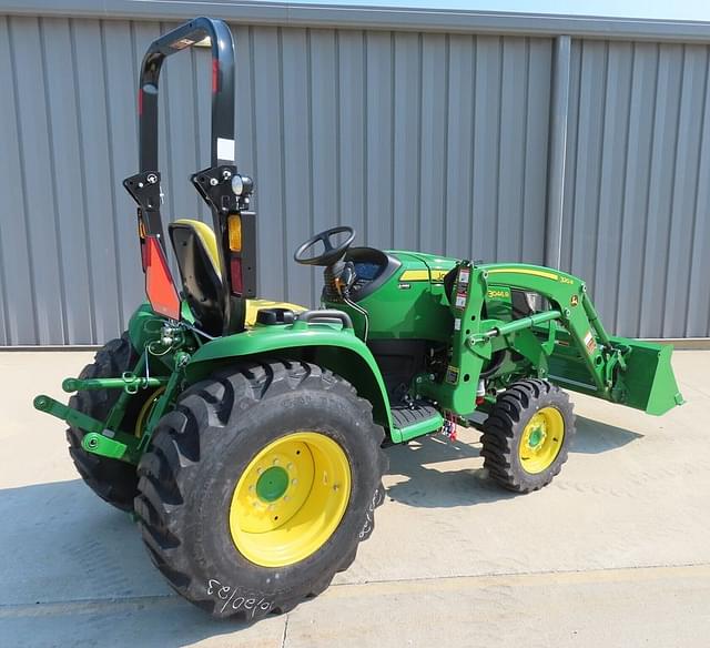Image of John Deere 3046R equipment image 2