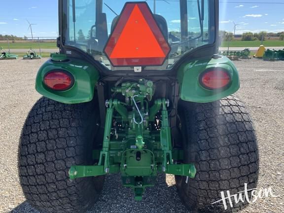 Image of John Deere 3046R equipment image 4
