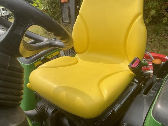 Image of John Deere 3046R equipment image 2