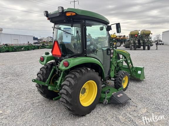 Image of John Deere 3046R equipment image 3