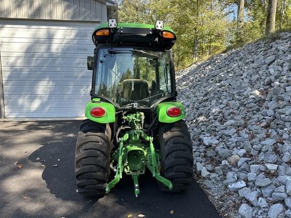 Image of John Deere 3046R equipment image 3