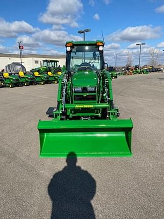 Image of John Deere 3046R equipment image 1