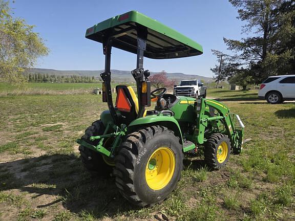 Image of John Deere 3046R equipment image 4