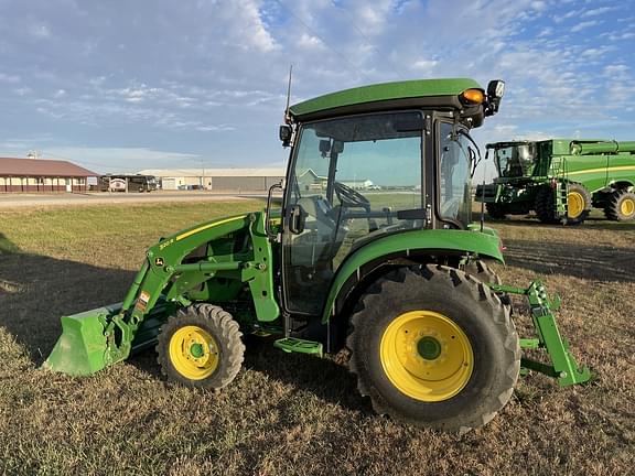 Image of John Deere 3046R equipment image 2