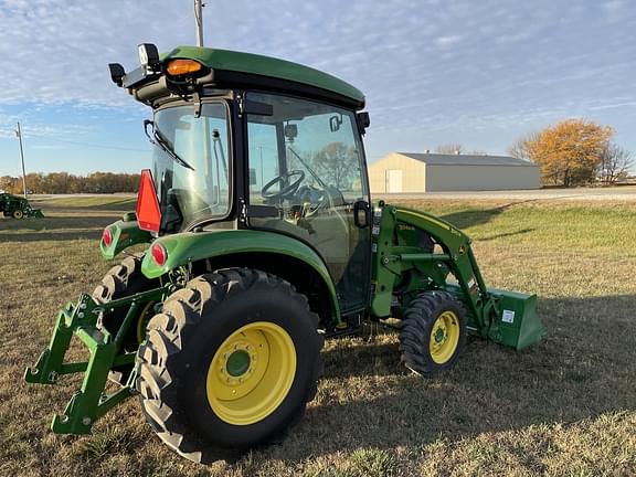 Image of John Deere 3046R equipment image 4