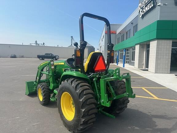 Image of John Deere 3046R equipment image 3