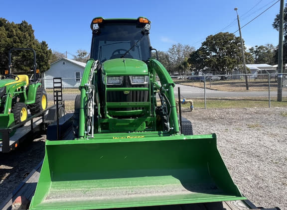Image of John Deere 3046R equipment image 3