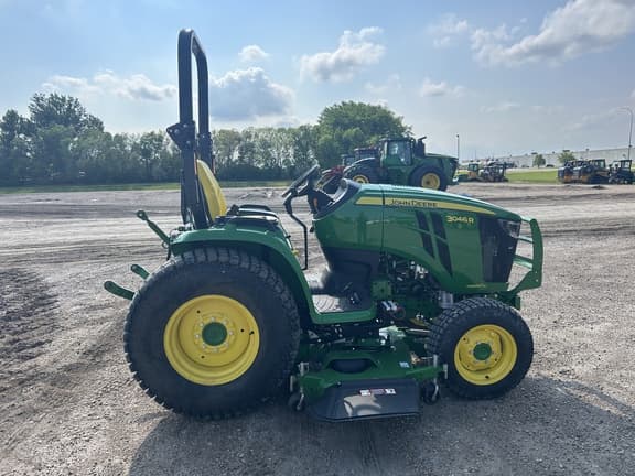 Image of John Deere 3046R equipment image 3
