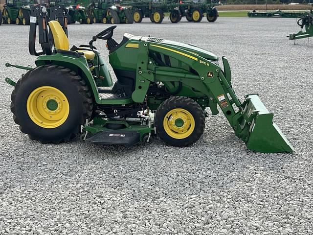 Image of John Deere 3046R equipment image 3