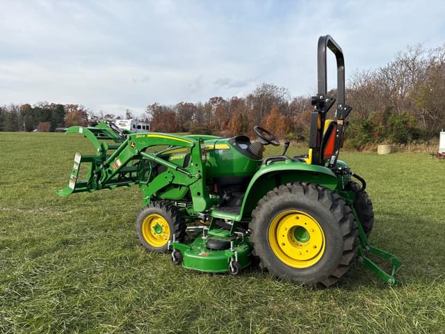 Image of John Deere 3046R equipment image 4
