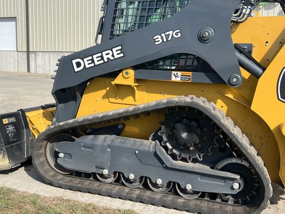Image of John Deere 317G equipment image 2