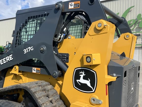 Image of John Deere 317G equipment image 4