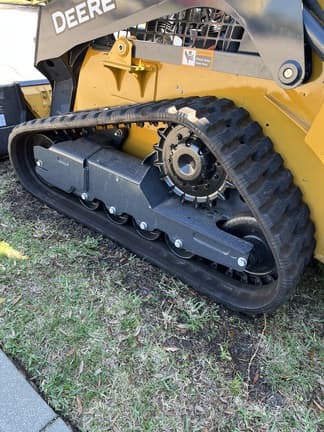 Image of John Deere 317G equipment image 4