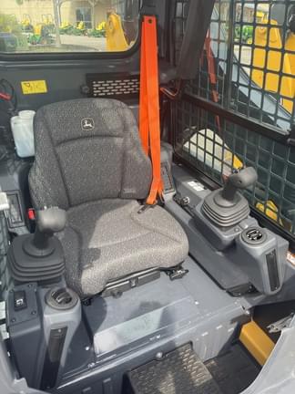 Image of John Deere 317G equipment image 4