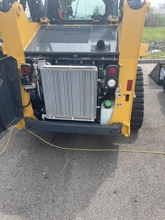 Image of John Deere 317G equipment image 3