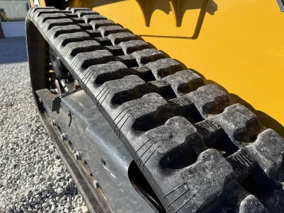 Image of John Deere 317G equipment image 2