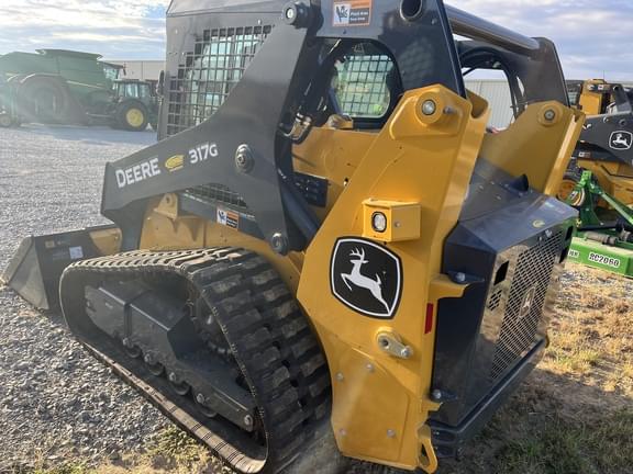 Image of John Deere 317G equipment image 4