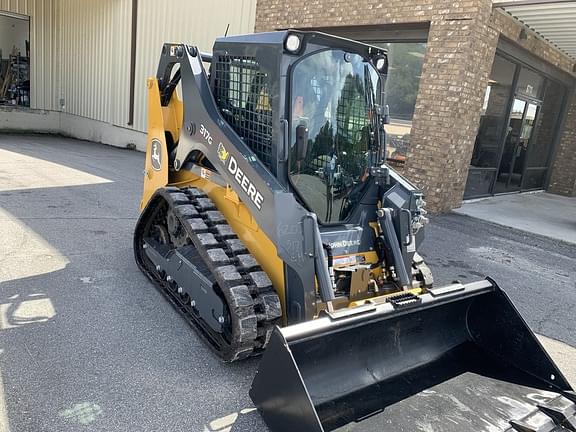 Image of John Deere 317G equipment image 2