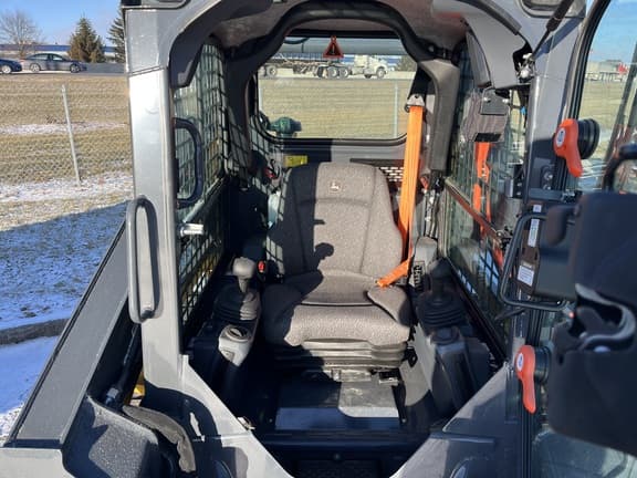 Image of John Deere 317G equipment image 4