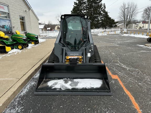 Image of John Deere 317G equipment image 4