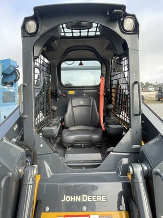 Image of John Deere 317G equipment image 4