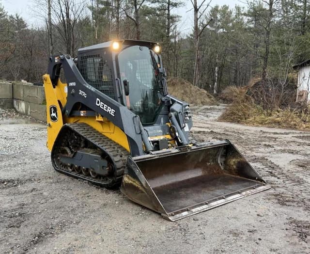 Image of John Deere 317G equipment image 1