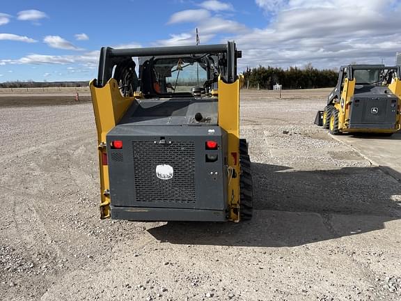 Image of John Deere 318G equipment image 4