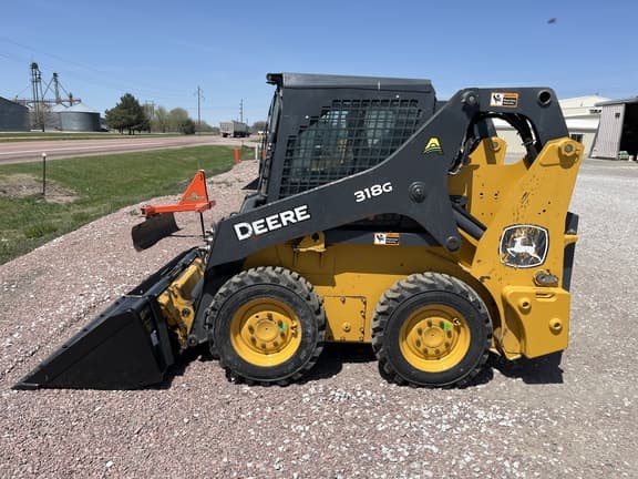Image of John Deere 318G equipment image 4