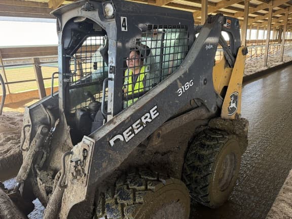 Image of John Deere 318G equipment image 3
