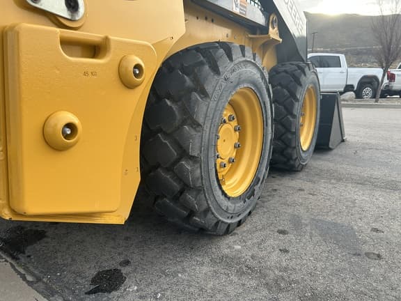 Image of John Deere 318G equipment image 4