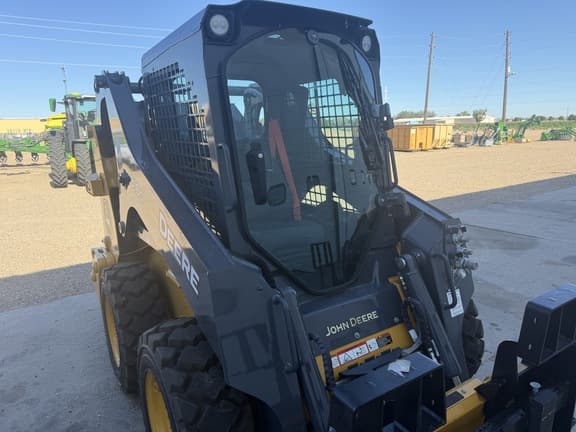 Image of John Deere 318G equipment image 4