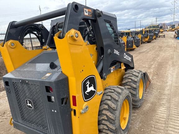 Image of John Deere 318G equipment image 4