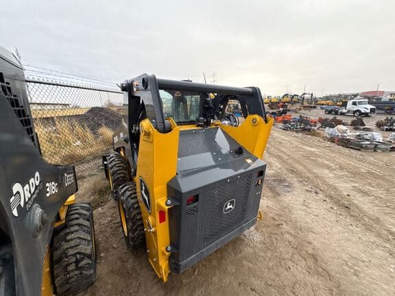 Image of John Deere 318G equipment image 4