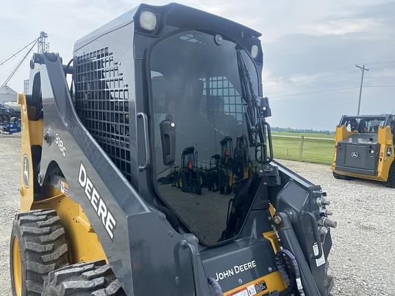 Image of John Deere 318G equipment image 4
