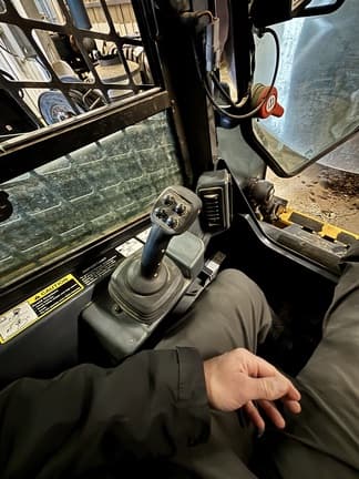 Image of John Deere 320G equipment image 2