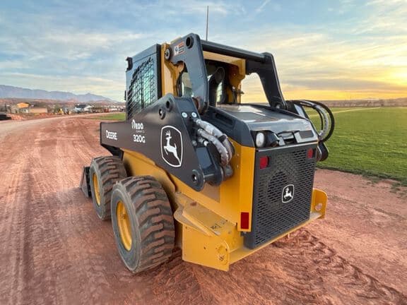 Image of John Deere 320G equipment image 2