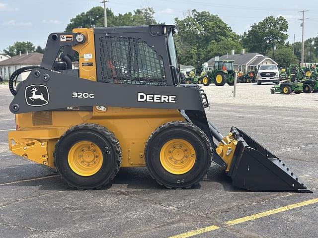 Image of John Deere 320G equipment image 4