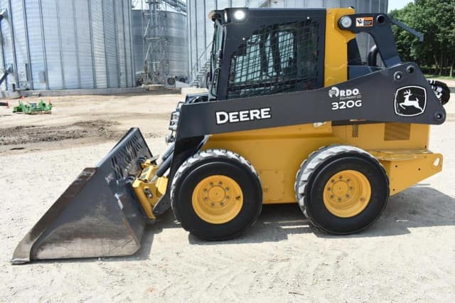 Image of John Deere 320G equipment image 3
