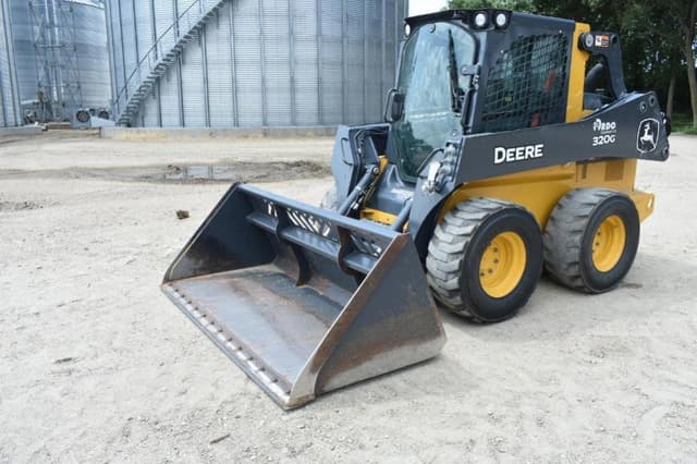Image of John Deere 320G equipment image 3