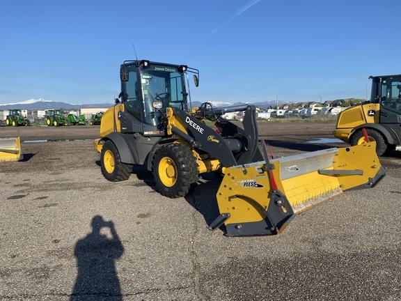 Image of John Deere 324P equipment image 3