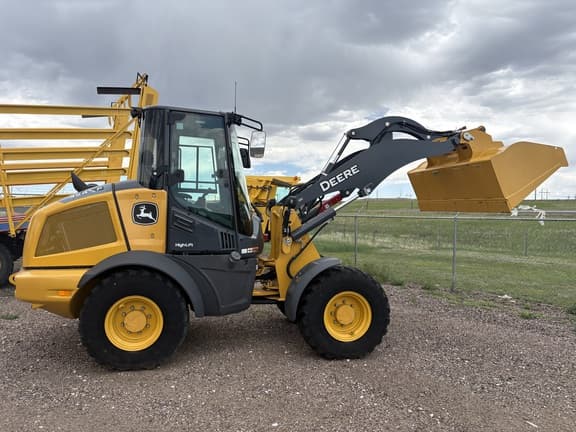 Image of John Deere 324P equipment image 3