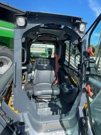 Image of John Deere 324G equipment image 4
