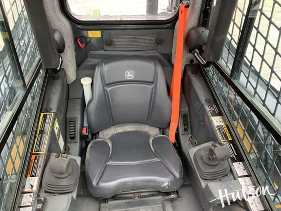 Image of John Deere 324G equipment image 4